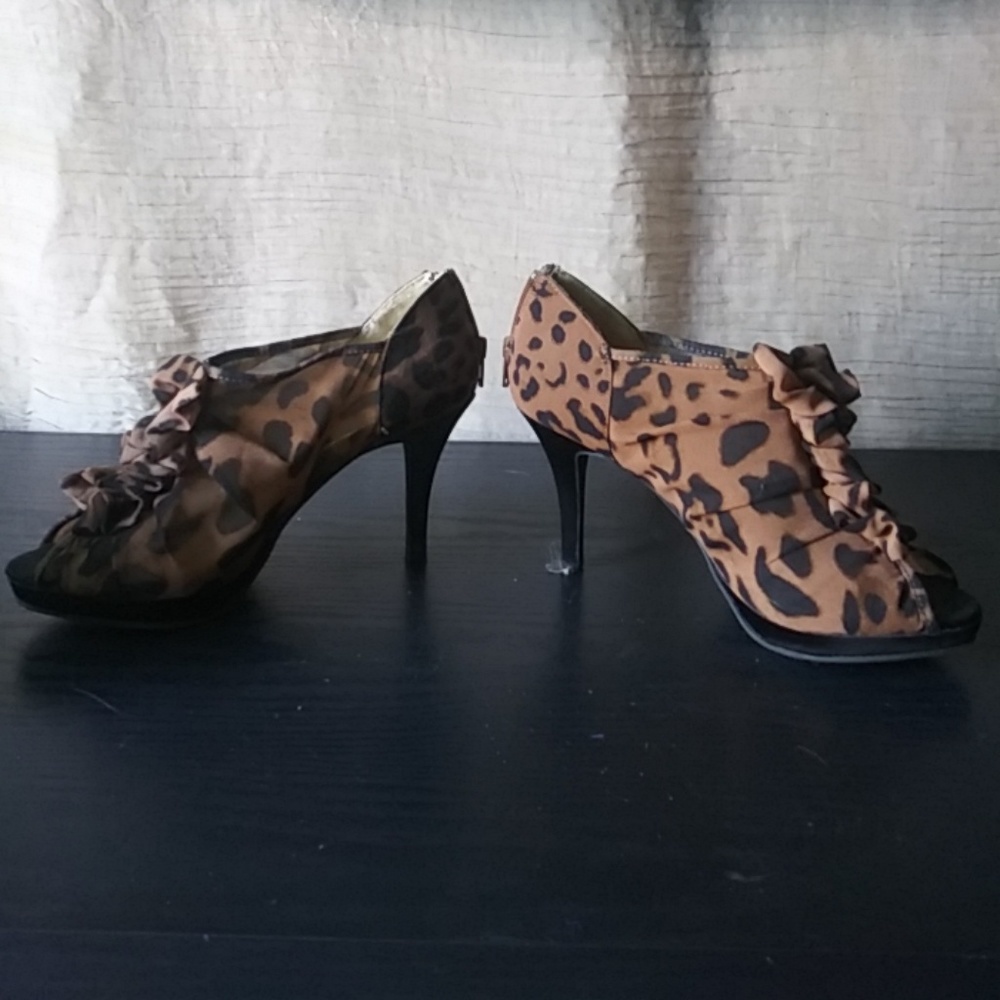 Shoes - Picture 2 of 4